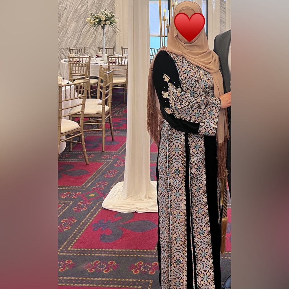 Elegant Palestinian Thobe! Only worn once.